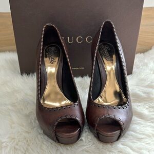 GUCCI Chocolate Leather peep-toe heals 5.5” heel